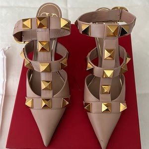 Authentic Valentino Garavani Calfskin Roman Stud T Strap Pump size 40EU / 10US